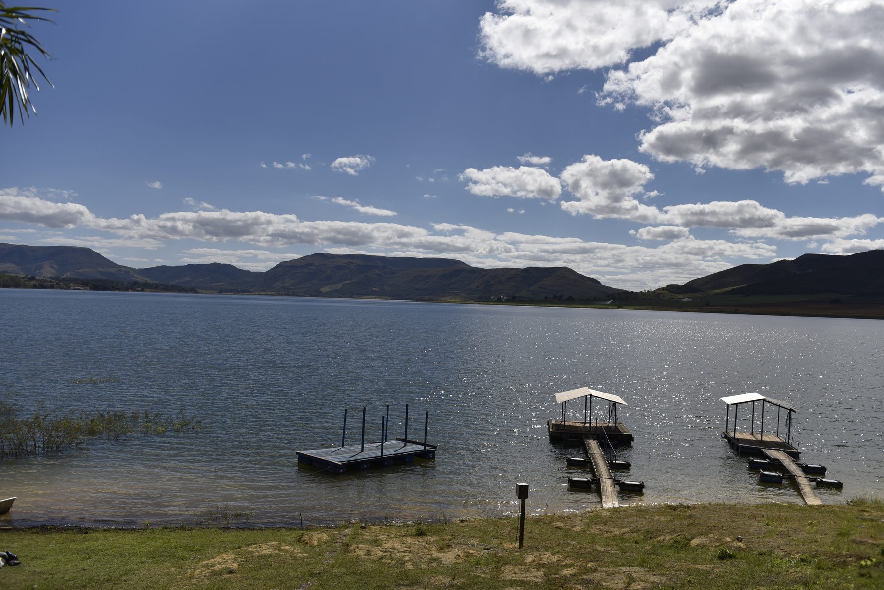 Represa de Furnas com cais na Estância Bela Vida